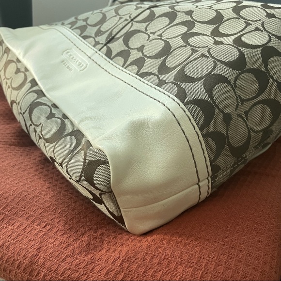 Coach GiGi Tote-Signature fabric, Ivory Leather - Picture 15 of 16